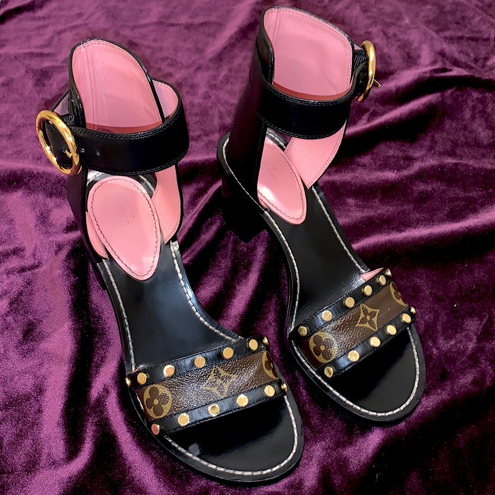💥ONSALE ONLY TODAY💥 Authentic Louis Vuitton Passenger Sandal Sz 38 preowned